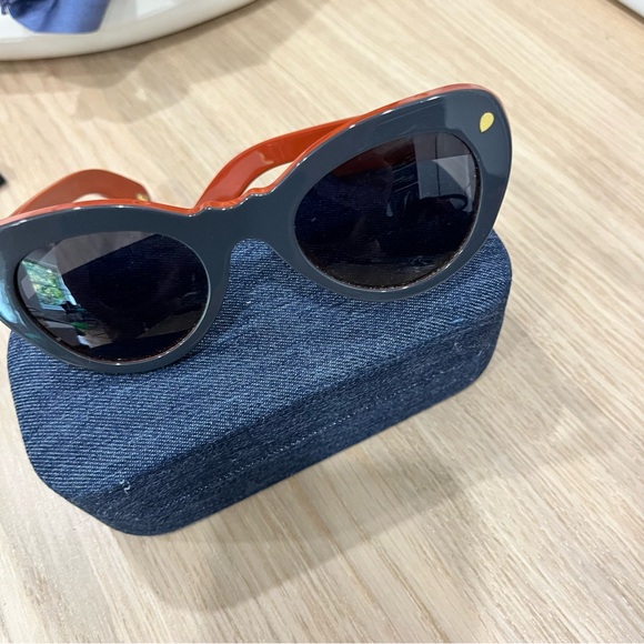 Lucy Folk Wingspan sunglasses Navy and red - Picture 8 of 9